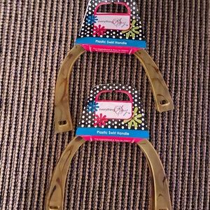 Plastic Swirl Handles